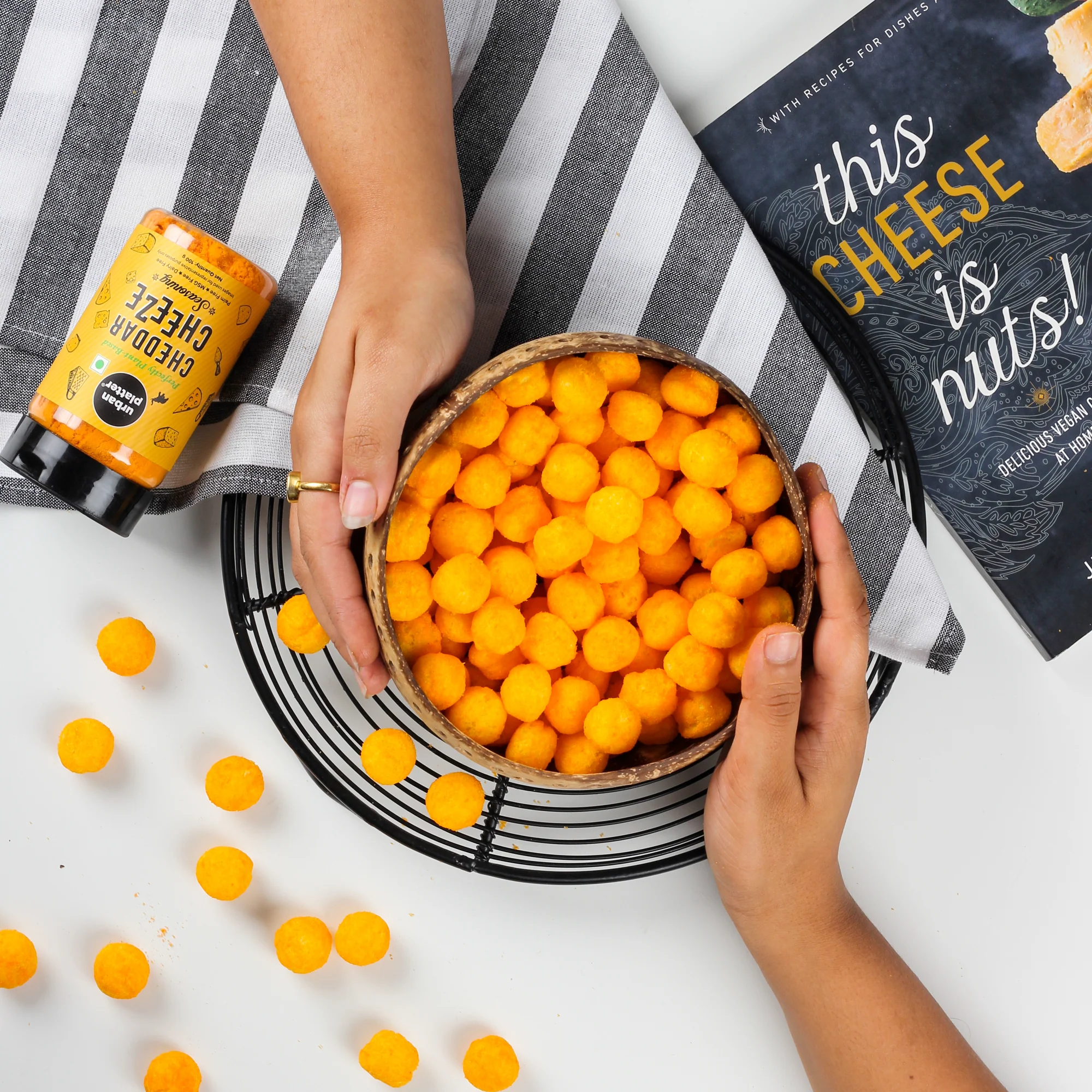 Cheese Balls, 300g (Cheddar Flavour, Plant-based Snack, Party Pack) - Image 5