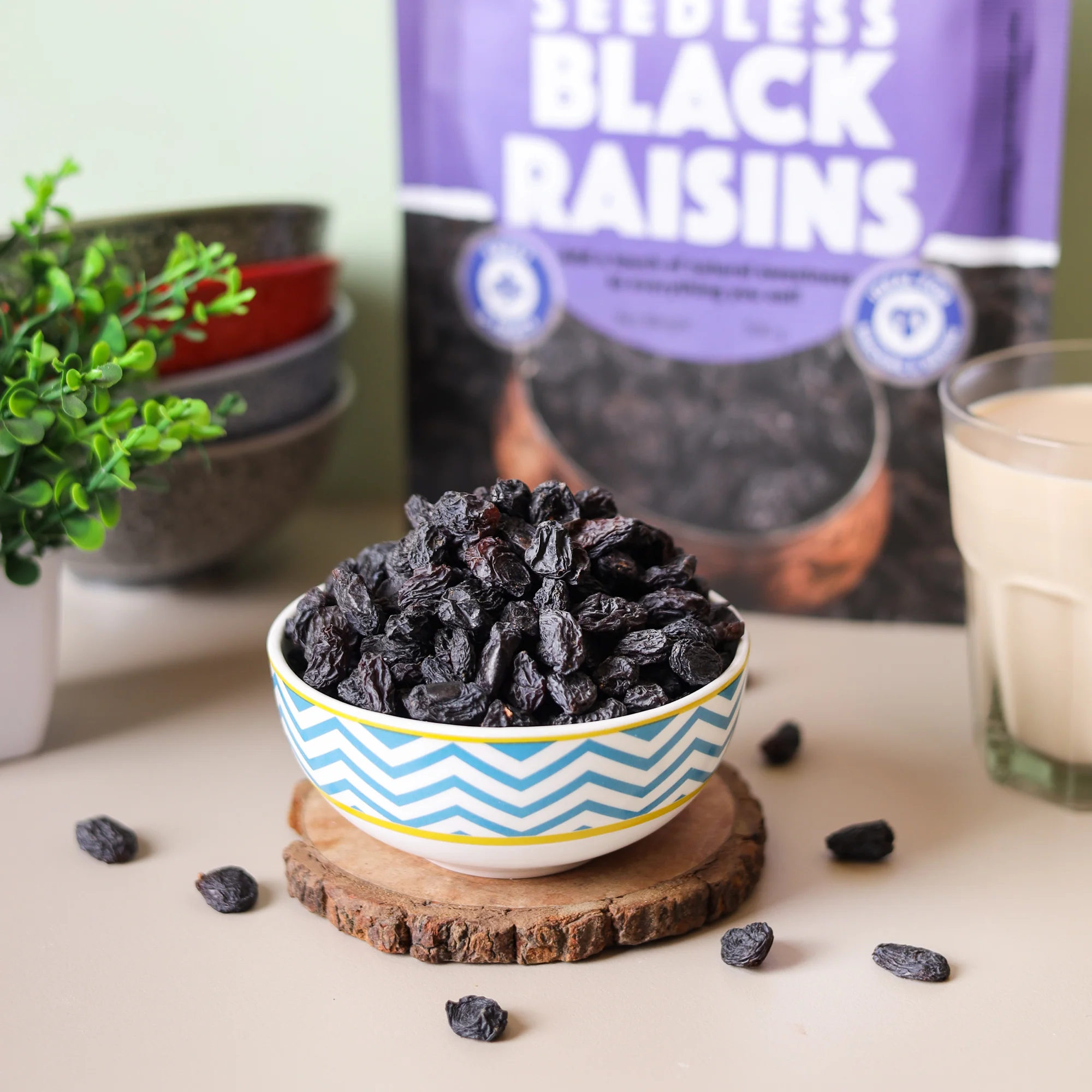 Seedless Black Raisins, 500g (Garnish or Add to Fruit Salads, Oatmeals, Mueslis, Trail Mixes, Ice creams, Baked Goods, Kheer & Ladoos) - Image 3